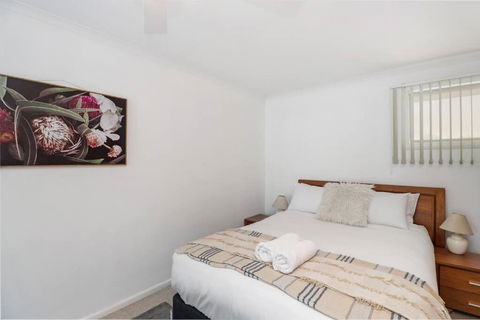 Reel Close! Walk To Everything. Sleeps 6 - Goulburn Accommodation 3