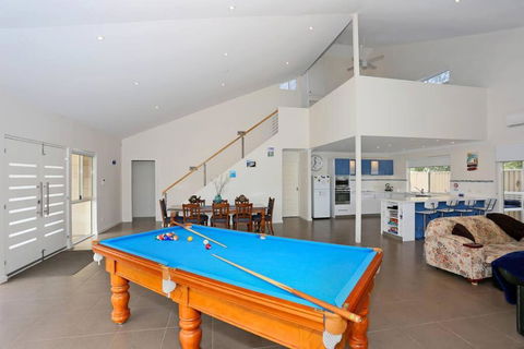 Relax At Falcon By The Bay - Goulburn Accommodation 0