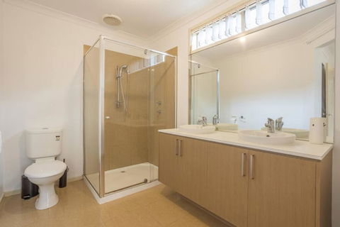 Relaxing Family Home In The Heart Of Tarneit - Goulburn Accommodation 1