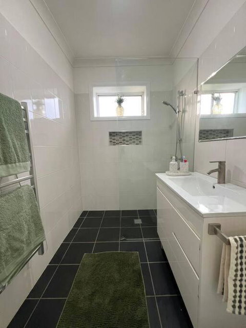 Renovated 3 Bedroom House - Goulburn Accommodation 2