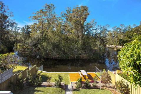 Renovated Coastal Getaway With Water Views - Goulburn Accommodation 0