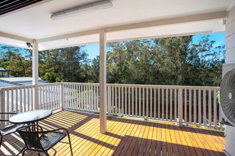 Renovated Coastal Getaway With Water Views - Goulburn Accommodation 1