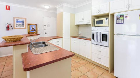 Resort Style Unit Across From The Water - Goulburn Accommodation 3