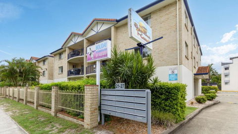 Resort Style Unit Across From The Water - Goulburn Accommodation 1