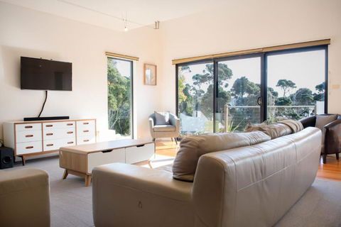 Retreat By The River - Views Wi-fi & Parking - Goulburn Accommodation 0