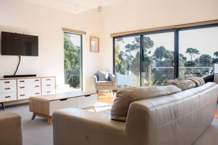 Retreat By The River - Views Wi-fi & Parking - Goulburn Accommodation 1