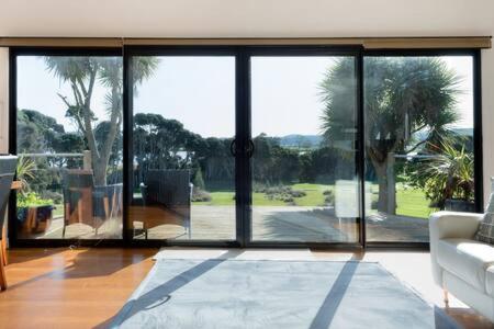 Retreat By The River - Views Wi-fi & Parking - Goulburn Accommodation 3