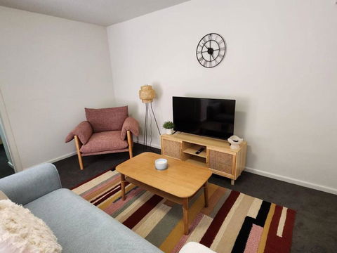 Retro Rose St Kilda Mansions - Goulburn Accommodation 0