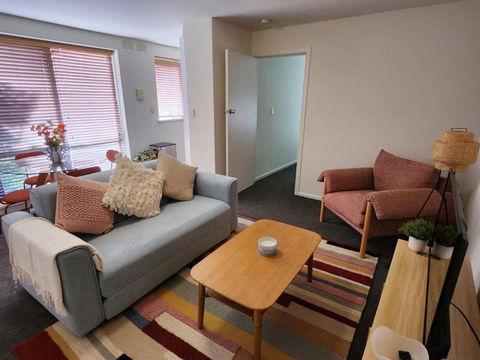 Retro Rose St Kilda Mansions - Goulburn Accommodation 1