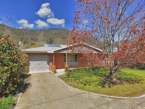 Right In Bright - Goulburn Accommodation 1