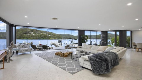 Riptides Booker Bay -Waterfront Apartment, Walk To Shops & Cafes - Goulburn Accommodation 0