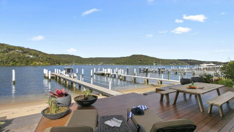 Riptides Booker Bay -Waterfront Apartment, Walk To Shops & Cafes - Goulburn Accommodation 1