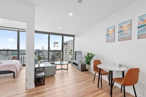 RiverViews 1BR 1BA Skytower Apt With Pool, Gym, Sauna - Goulburn Accommodation 0