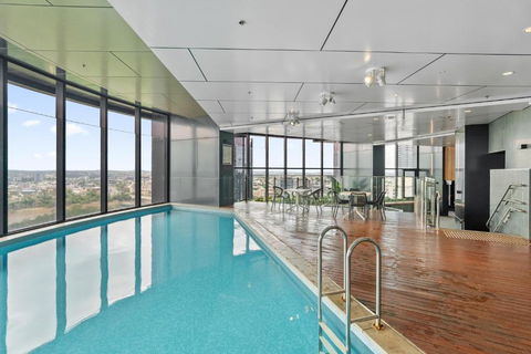 RiverViews 1BR 1BA Skytower Apt With Pool, Gym, Sauna - Goulburn Accommodation 3