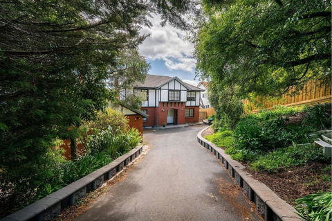 Riveting House With Incredible Water-view At SandyBay - Goulburn Accommodation 0
