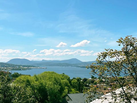Riveting House With Incredible Water-view At SandyBay - Goulburn Accommodation 2