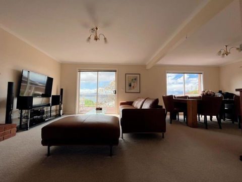 Riveting House With Incredible Water-view At SandyBay - Goulburn Accommodation 3