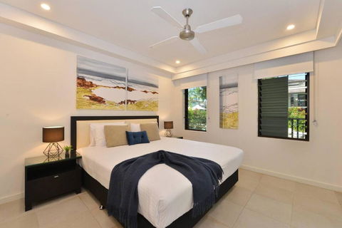 Resort-style Swim Out - A True Tropical Oasis - Goulburn Accommodation 2