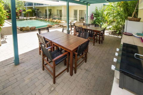 SAILS 9 Beachfront Getaway Horseshoe Bay - Goulburn Accommodation 3