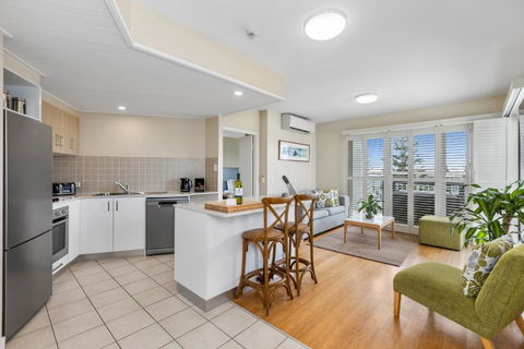 Salt - 2brm Apartment With Spa Bath And Ocean Views - Goulburn Accommodation 1