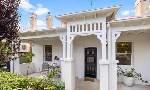 Roseland Cottage - CBD Heritage - Goulburn Accommodation 0