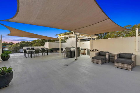 Rooftop Island Sunsets - Goulburn Accommodation 0