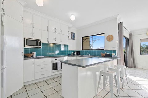 Rooftop Island Sunsets - Goulburn Accommodation 1