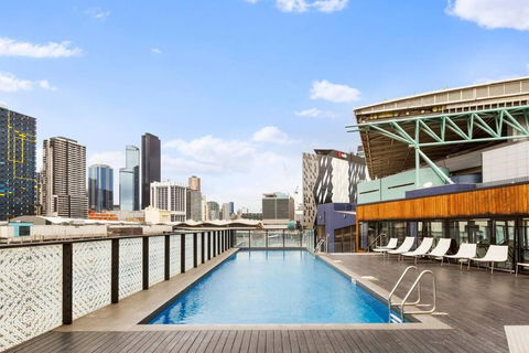 Rooftop Pool 2BR Apt At Marvel Stadium With Free Parking - Goulburn Accommodation 3