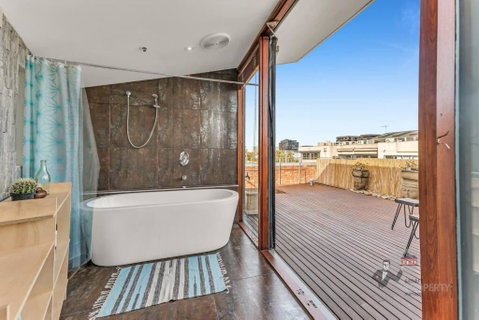 Rooftop Warehouse In Fitzroy - Goulburn Accommodation 1