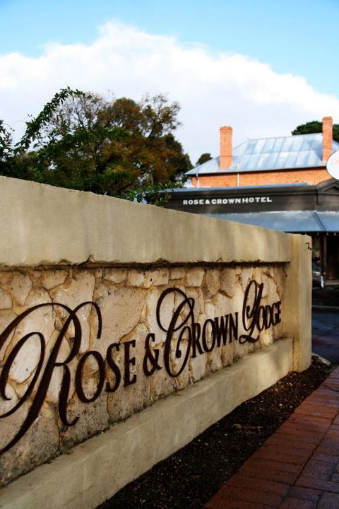 Rose & Crown Hotel - Goulburn Accommodation 3