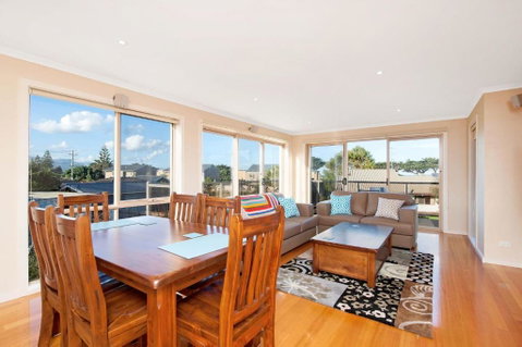 Rose - Goulburn Accommodation 0
