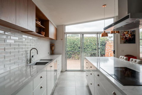 Rose Villa Heritage Home With Parking & WiFi - Goulburn Accommodation 2