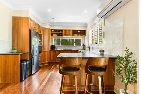 Roselawn Manor - 5 Bedroom Entertainer - Goulburn Accommodation 0
