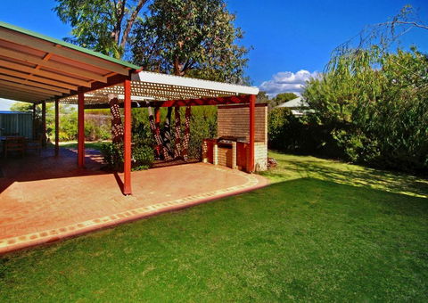 Rosewood Cottage - Goulburn Accommodation 3