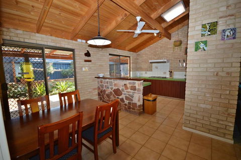 Rossys Retreat - Kalbarri WA - Goulburn Accommodation 3