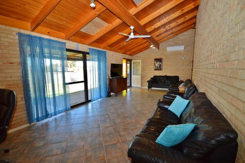 Rossys Retreat - Kalbarri WA - Goulburn Accommodation 0