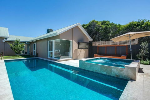 Royadie Resort - Pool Spa Tennis 500m To Beach - Goulburn Accommodation 2
