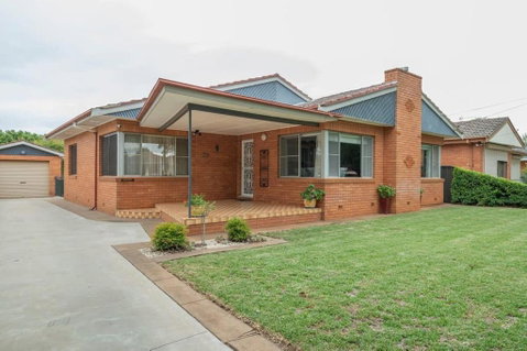 Roycox Cottage - Charming Escape, Fireplace - Goulburn Accommodation 3