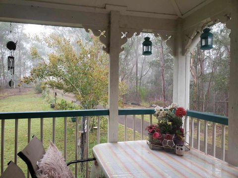 Rustic Sunflower - Goulburn Accommodation 1