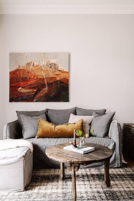 Sailors Whisk, Luxurious Restored Antique Cottage - Goulburn Accommodation 3