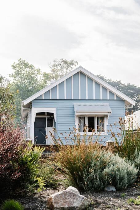 Sailors Whisk, Luxurious Restored Antique Cottage - Goulburn Accommodation 0