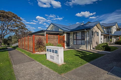Sails On Chapel Cowes + WiFi - Goulburn Accommodation 3