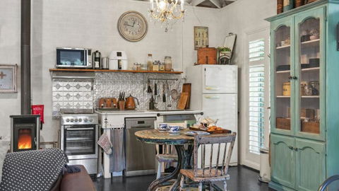 Saint Eloi Le Studio - Goulburn Accommodation 1