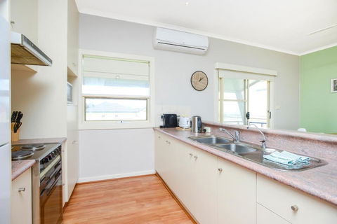 Salt - Aldinga Beach - C21 SouthCoast Holidays - Goulburn Accommodation 2