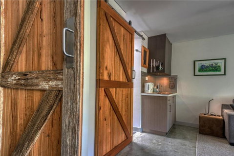 SALT Luxury Couples Bungalow - Goulburn Accommodation 2