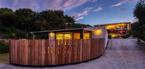 SALT Luxury Couples Bungalow - Goulburn Accommodation 3