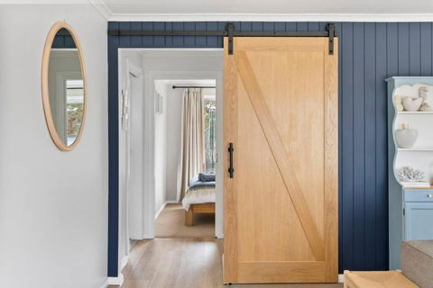 Salty Air Cottage - Goulburn Accommodation 1