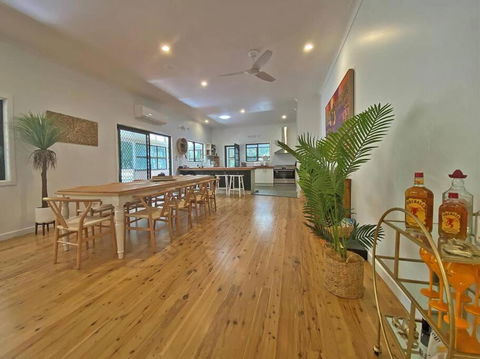 Salty Beach - Goulburn Accommodation 1