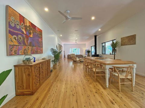 Salty Beach - Goulburn Accommodation 2