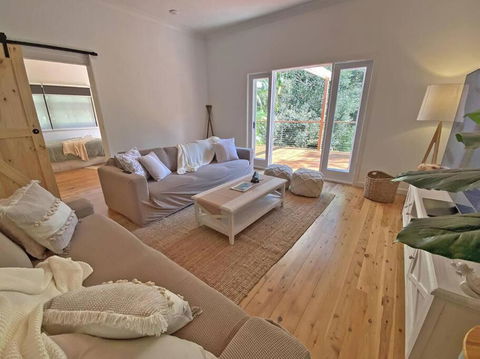 Salty Beach - Goulburn Accommodation 3